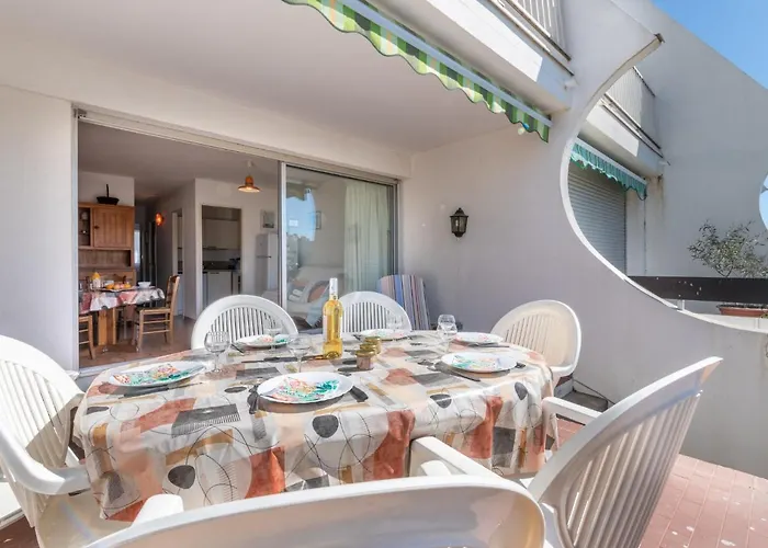 Apartment Les Marinas De La I-1 By Interhome *